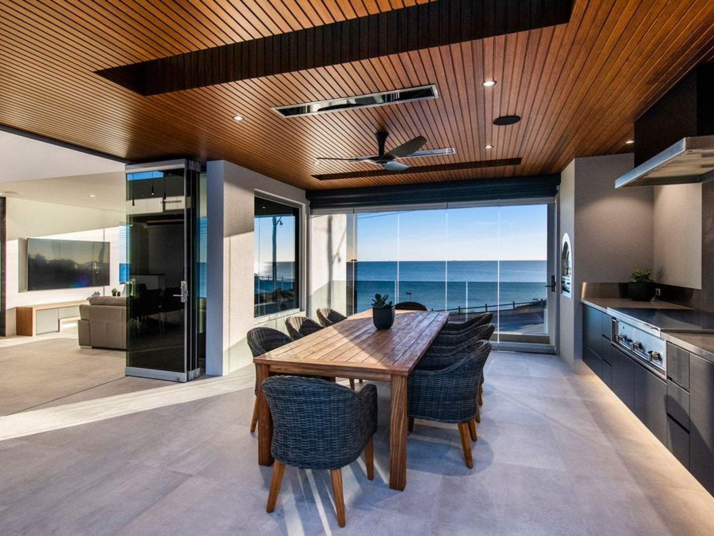 Bromic Heating Platinum Smart-Heat Black 53" 4500W Series 220-240v Electric Patio Heater