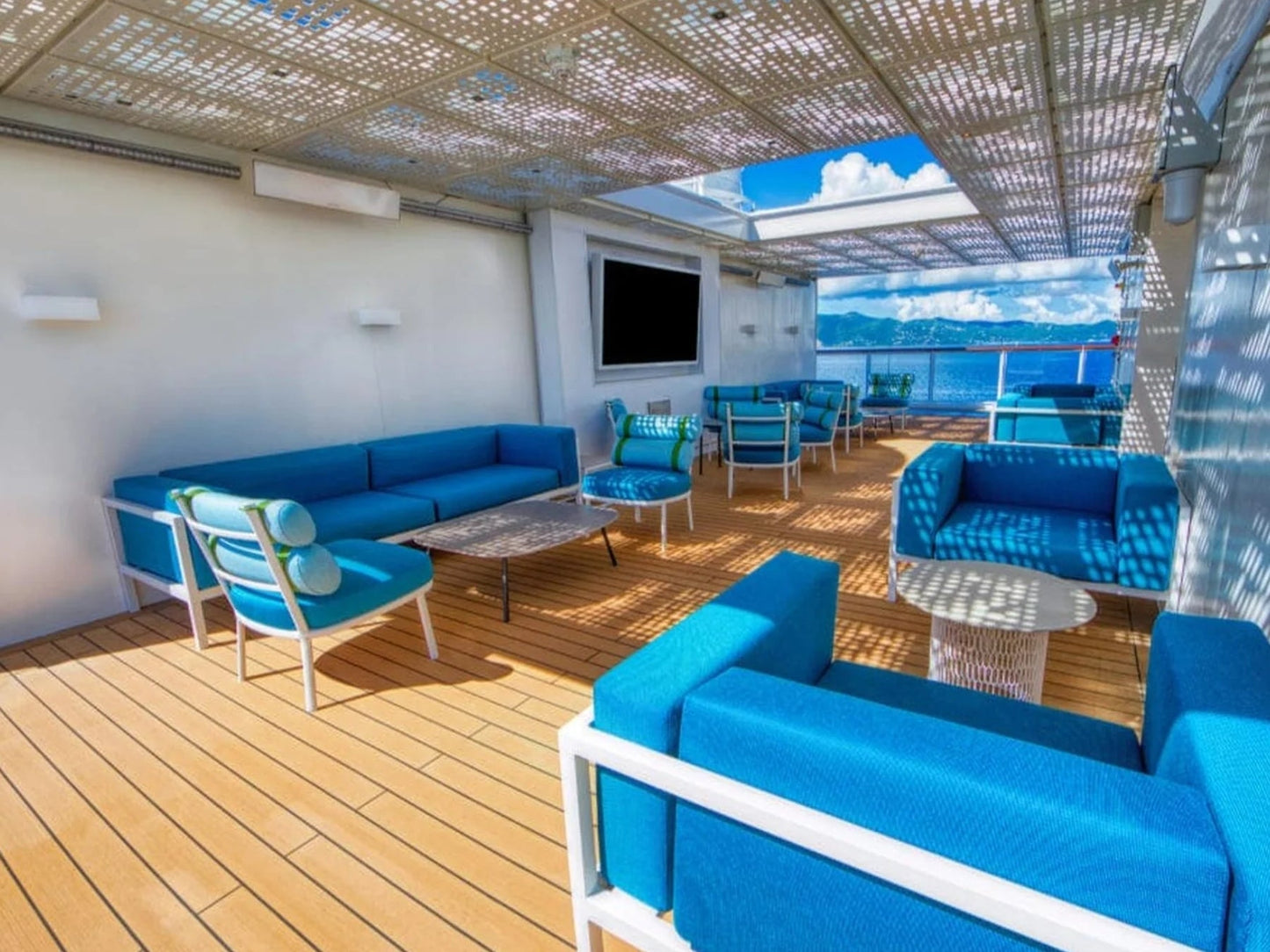 Bromic Heating Platinum Marine Smart-Heat 33" 2300W Series 208v White Electric Outdoor Patio Heater